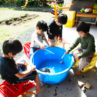 こども時代にしかない創造性を育てます。