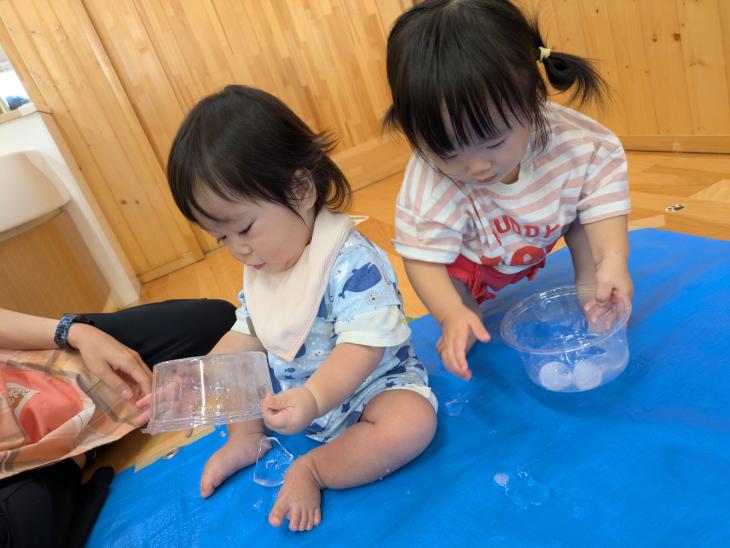 暑い、冷たい！（0・1歳児クラス）｜認定こども園 北見のぞみ幼稚園